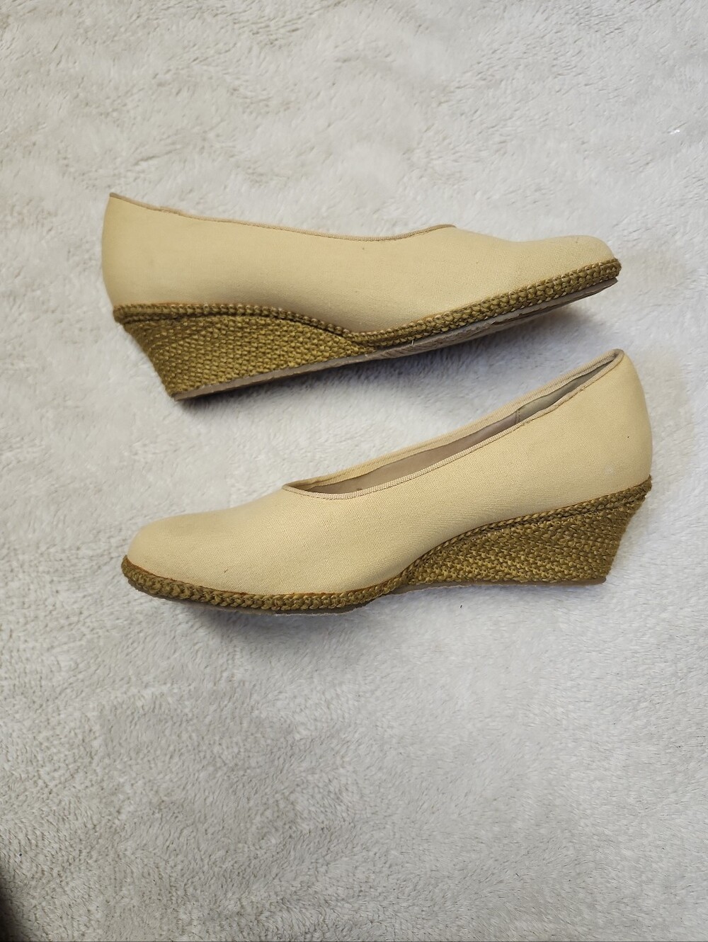 • New Beacon Women's Beige Wedge Espadrille Size 11W Slip On Shoes